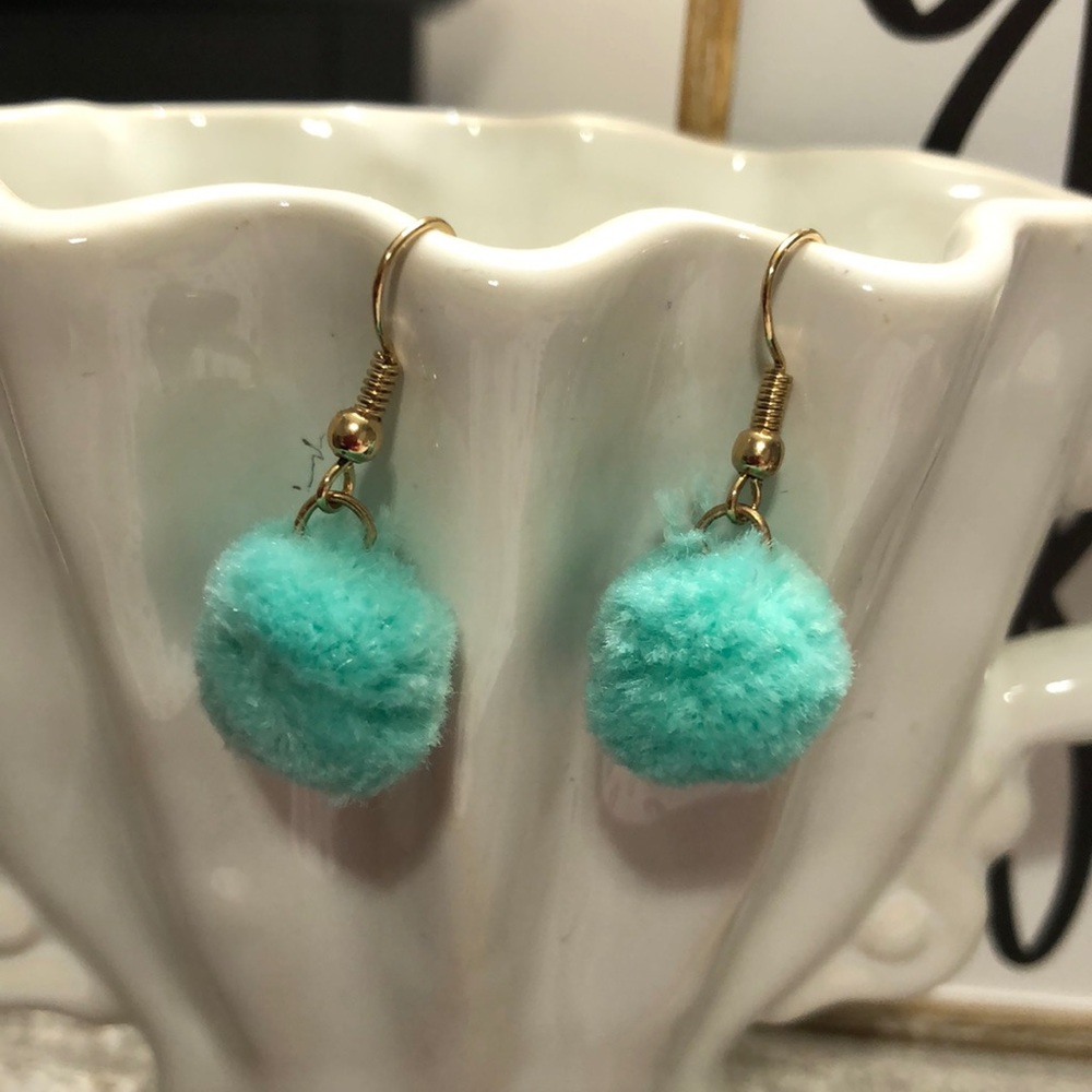 NWOT Gold Tone & Turquoise Pom Earrings! - Picture 1 of 6